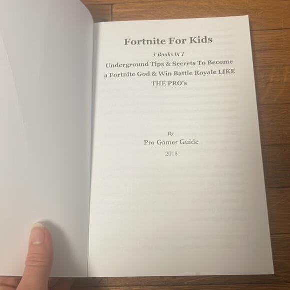 Fortnite Battle Royals for Kids 3 in 1 paperback book by Pro Gamers Guide - Picture 3 of 10